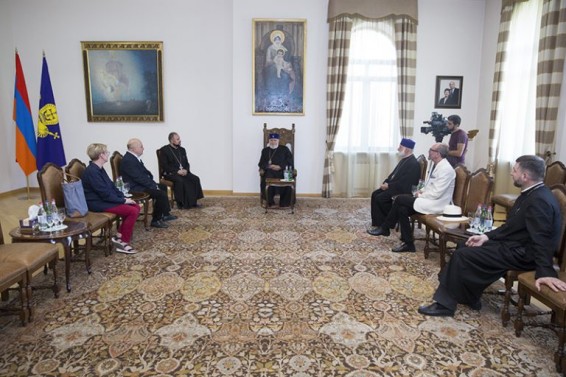 Մայր Աթոռ Սուրբ Էջմիածնում տեղի ունեցավ «Եղիցի լույս» մրցանակի հանձնման արարողությունը