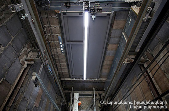 Դավթաշենի 3-րդ թաղամասի շենքերից մեկի վերելակն ընկել է. ներսում քաղաքացի կա