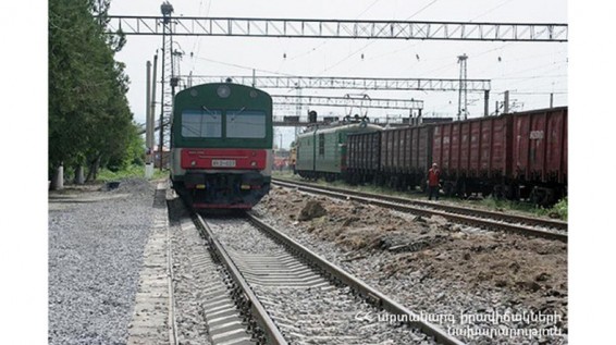 Женщина попала под поезд у станции города Гюмри