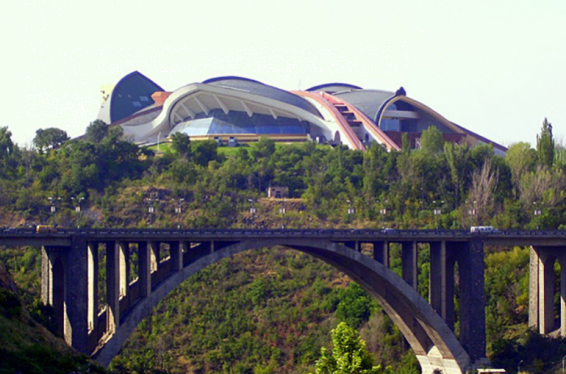 Կիևյան կամրջի վրա հոգեբանական ծանր վիճակում գտնվող աղջկան մասնագետն աջակցություն է ցուցաբերել