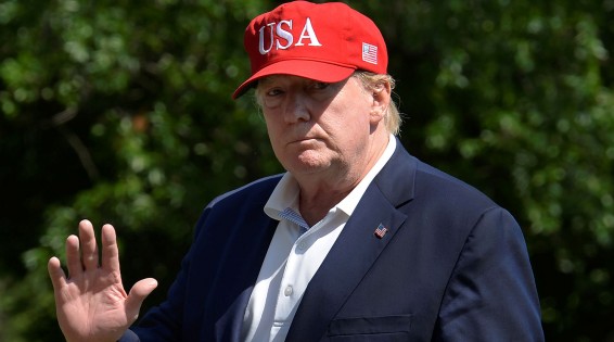 Трамп выступил на фоне двуглавого орла