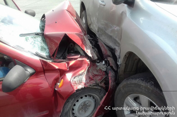 Երևանում բախվել են «Honda» մակնիշի ավտոբուսն ու Audi A4-ը. կան տուժածներ
