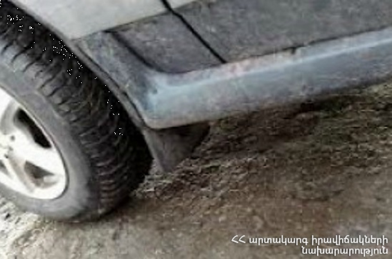 Արագածոտնի մարզում «ԳԱԶ-53»-ը դուրս է եկել երթևեկելի հատվածից և հայտնվել ձորակի եզրին