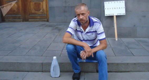 Голодовка Цолака Хачатряна: из-за чего бывший офицер 