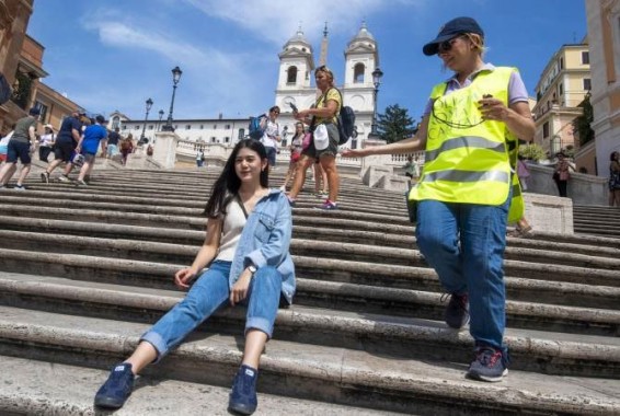 Հռոմում զբոսաշրջիկներին արգելել են նստել Իսպանական սանդուղքի աստիճաններին
