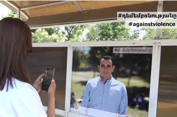 Երևանի կանգառներում հայտնվել են «խոսող» պաստառներ