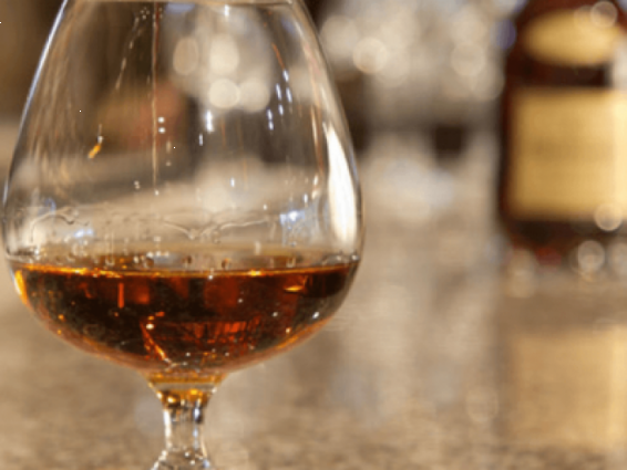 Օտարերկրացուն կեղծ կոնյակ վաճառողն հայտնաբերվել է