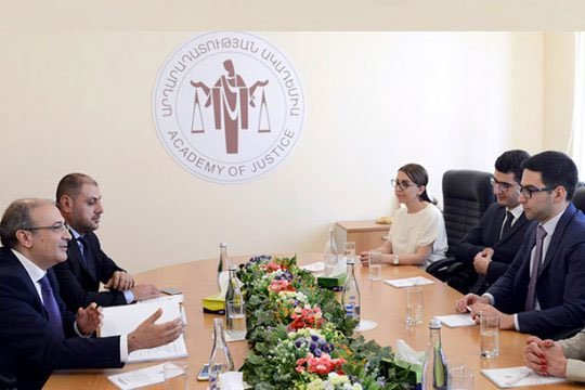 Рустам Бадасян посетил Академию юстиции