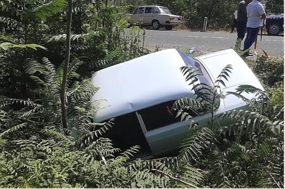 Ստեփանակերտ-Հադրութ ճանապարհին վարորդը կորցրել է մեքենայի կառավարումն ու ընկել փոսը. կա 5 վիրավոր