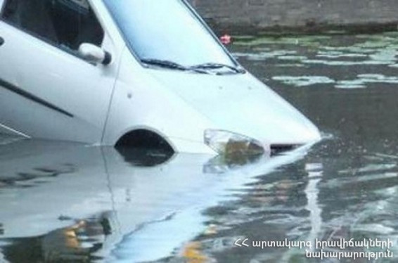 Վեդի-Լանջառ ավտոճանապարհի «Hyundai Sonata»-ն ընկել է ջրատարը. կան տուժածներ