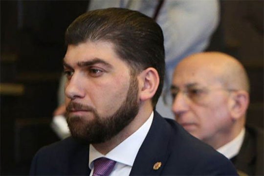 «Որ պահին վարչապետը փոխի իր որոշումը, աջակցելու և պաշտպանելու եմ շակալների հարձակումներից». Դավիթ Սանասարյան