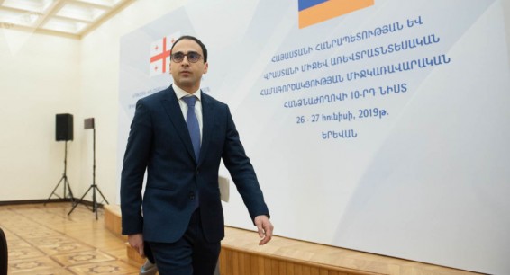 Ավինյանը որոշել է մի կողմ դնել աշխատանքային էթիկան ու պատռել Արթուր Գրիգորյանի դիմակը