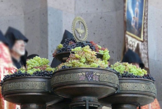 Այսօր Արարատյան Հայրապետական թեմի բոլոր եկեղեցիներում  կկատարվի Խաղողօրհնեքի կարգ