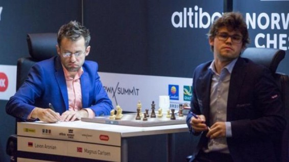 Левон Аронян в 9-м туре Sinquefield Cup сыграл вничью с чемпионом мира Магнусом Карлсеном