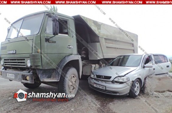 Գեղարքունիքում բախվել են ԿԱՄԱԶ-ն ու Opel-ը. վերջինս էլ բախվել է կամրջի բետոնե հատվածին. Shamshyan.com