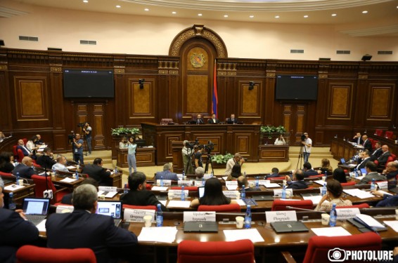 ԱԺ-ն առաջին ընթերցմամբ ընդունեց ԱԺ աշխատակազմի պետծառայողների արձակուրդն ավելացնելու նախագիծը