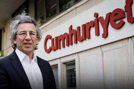 Ջան Դյունդարը հրաժարվել է «Ջումհուրիյեթ»-ի գլխավոր խմբագրի պաշտոնից