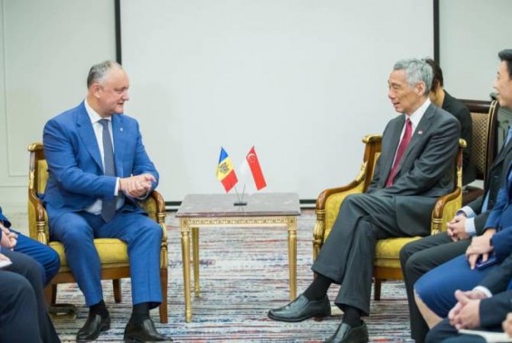 Президент Молдовы в Ереване встретился с премьер-министром Сингапура