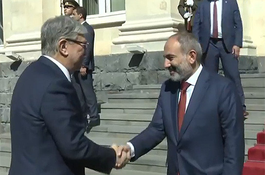 Փաշինյանը հանդիպել է Ղազախստանի նախագահի հետ