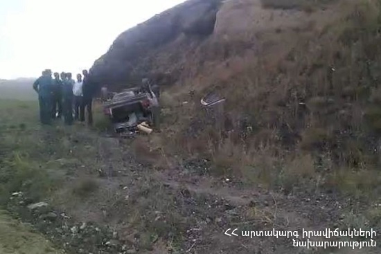 Ավտոմեքենան դուրս է եկել ճանապարհի երթևեկելի հատվածից և շրջվել