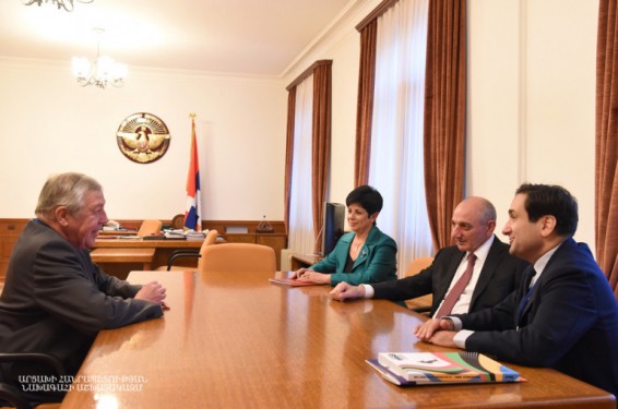 Բակո Սահակյանը Ֆրանսիա-Արցախ բարեկամության շրջանակի անդամի հետ քննարկել է երկրների հարաբերություններին վերաբերող հարցեր