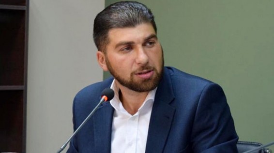 Դավիթ Սանասարյանը պնդում է, թե հերթական շառն է, իսկ մայրն ասում է, որ երեխային վրաերթի է ենթարկել հենց Սանասարյանը