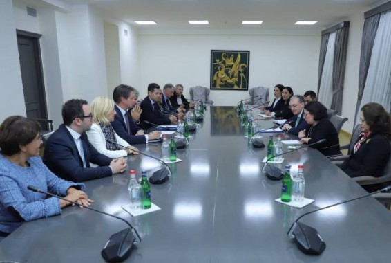 Զոհրաբ Մնացականյանն ընդունել է Ֆրանսիայի Օվերնյ-Ռոն-Ալպ շրջանի նախագահի գլխավորած պատվիրակությանը