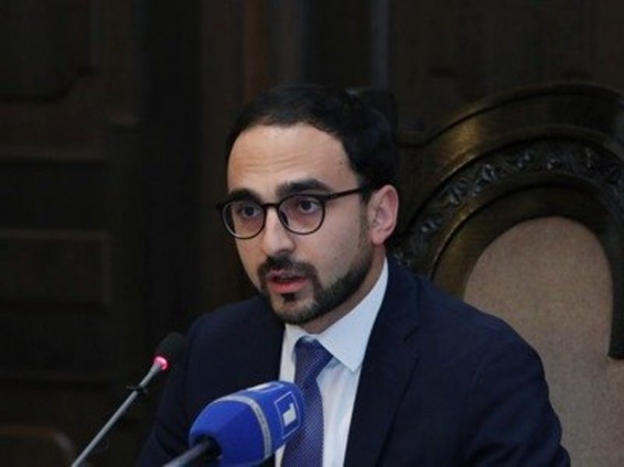 «Իսկ մեր ասֆալտային գործերը ո՞նց են»․ Ավինյանը հավաստիացրեց, որ այս տարի 500 կմ-ն կանցնենք