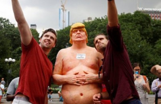 Մերկ Դոնալդ Թրամփի արձանները՝ ԱՄՆ 5 խոշոր քաղաքներում