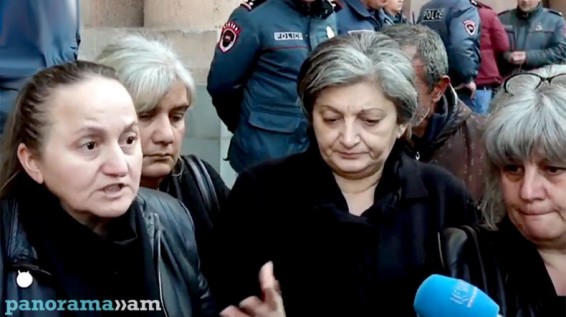 Սևազգեստ մայր. Ես շիշը կտայի քննիչի գլխին