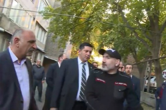 VIDEO: Пашинян остался недоволен благоустройством дворов в Ехегнадзоре