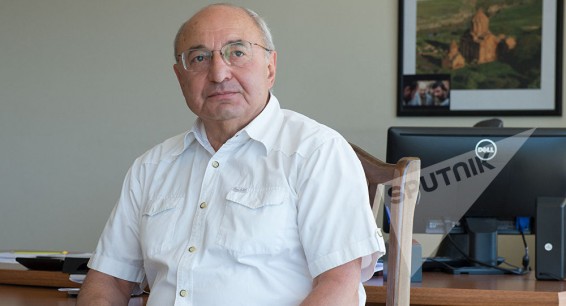Вазген Манукян объявил об уходе с поста главы Общественного совета
