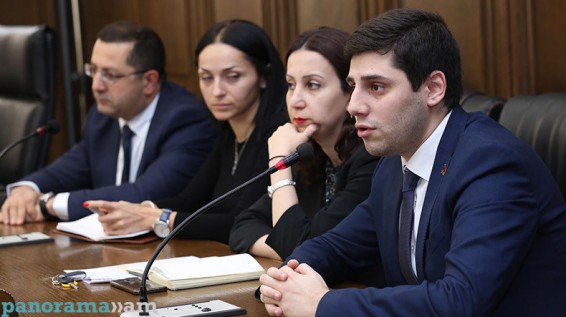 Պատգամավորի կարծիքով Փաշինյանը Դալուզյանին պաշտպանում է առավոտից իրիկուն նրան սղոցողներից
