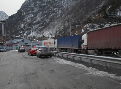 Ռուսական կողմում կա կուտակված մոտ 230 բեռնատար. Լարսը փակ է կցորդիչով բեռնատարների համար փակ է