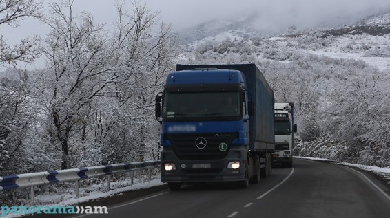 Водителей предупреждают о тумане и гололеде на дорогах Армении