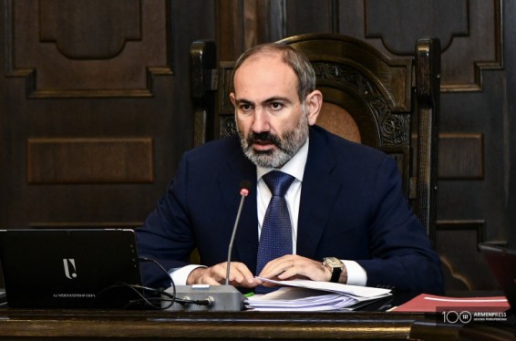Ունենք մեծ նախարարություններ՝ լի պարապ մարդկանցով, որոնց միակ ակնկալիքն այն է, թե երբ է լրանում ժամը՝ գնան տուն. պետք չէ Հռոմի պապից կաթոլիկ լինել, Հռոմի պապը ես եմ. վարչապետ