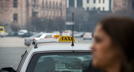 Полиция нашла таксиста, содравшего в Ереване с немецкого туриста нереальную сумму