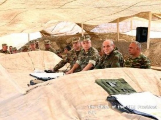 Բակո Սահակյանը սահմանային դիրքեր է գնացել