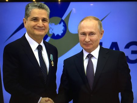 Президент России наградил Тиграна Саркисяна Орденом дружбы.
