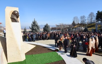 Արցախում բացվել է Լեւոն Հայրապետյանի կիսանդրին. ներկա է եղել Բակո Սահակյանը