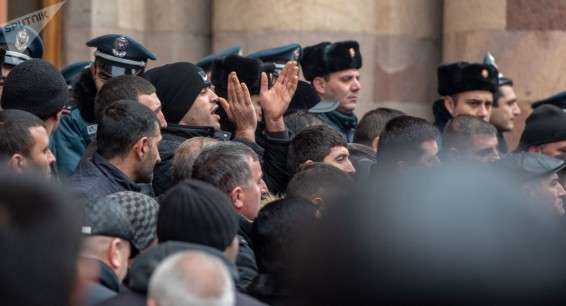Массовые акции скотоводов в Армении: фермеры требуют у правительства прислушаться к ним
