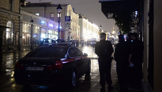 Захвативший банк в Москве предприниматель сдался полиции