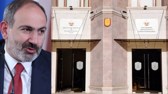 О краже хлеба у солдата, чеках ККА и налогах: Пашинян побывал в одном из ресторанов Арцаха