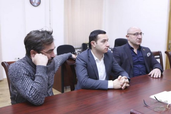 Мхитар Айрапетян встретился с директорами театров