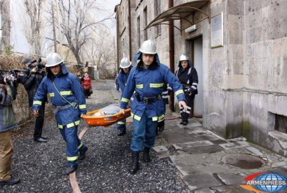 Спасатели МЧС РА и МККК на носилках с горы 1.5 км  спустили гражданина с травмами