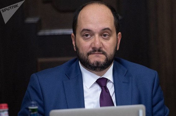 «Բոլոր հնարավոր միջոցներով այս պաստառը լայն տարածեք ձեր էջերում, տարբեր խմբերում, չաթերում». Արայիկ Հարությունյանը՝ աշակերտներին և ուսանողներին