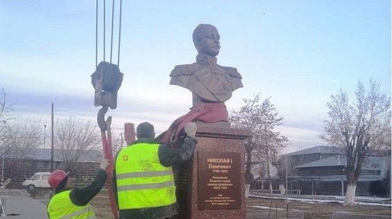 На территории российской базы в Армении установлен памятник императору Николаю I