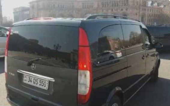 VIDEO: Площадь Республики в Ереване очищают от частных турперевозчиков, они не сдаются
