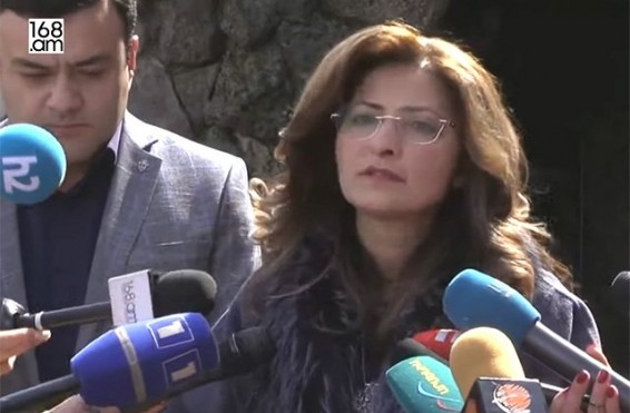 «Ոստիկանները զբաղված են վիդեոներ նկարելով, որոնք վարչապետը հրապարակում է իր ֆեյսբուքյան էջին». Լուսինե Սահակյան