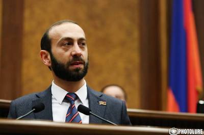 «Հրապարակ». Արարատ Միրզոյանը հանրաքվեի «գլխացավանքից» ազատվելու միջոց է գտե՞լ